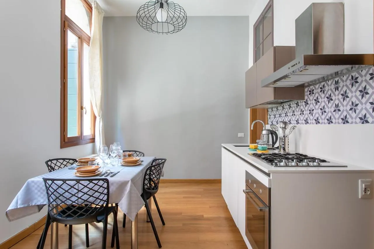 ונציה Rialto Bridge Lovely Apartment 0*,  איטליה